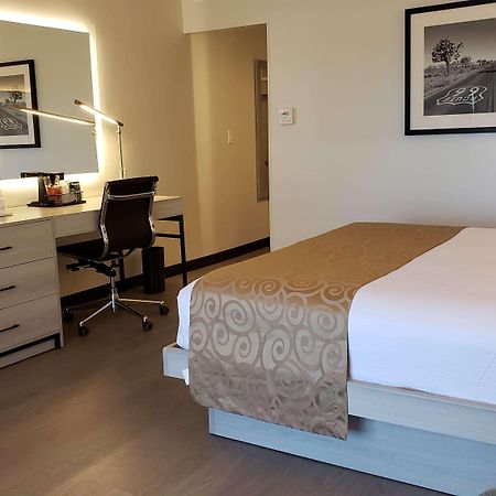 Hotel Ramada By Wyndham Burbank Airport Extérieur photo
