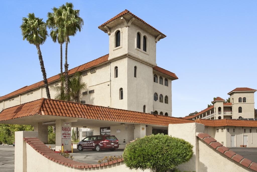 Hotel Ramada By Wyndham Burbank Airport Extérieur photo