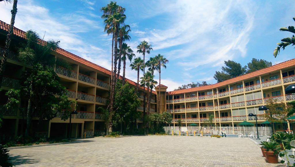 Hotel Ramada By Wyndham Burbank Airport Extérieur photo