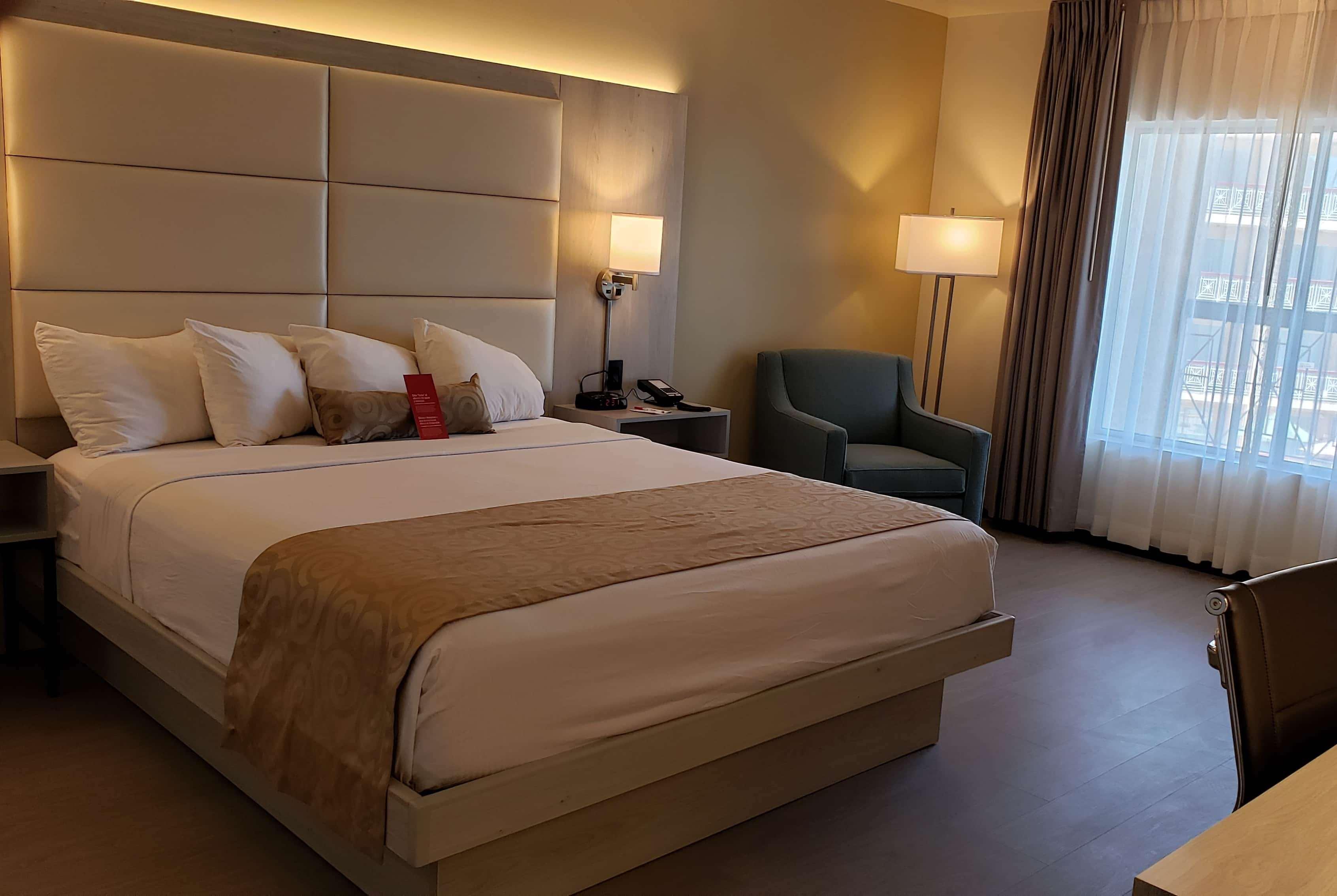 Hotel Ramada By Wyndham Burbank Airport Extérieur photo