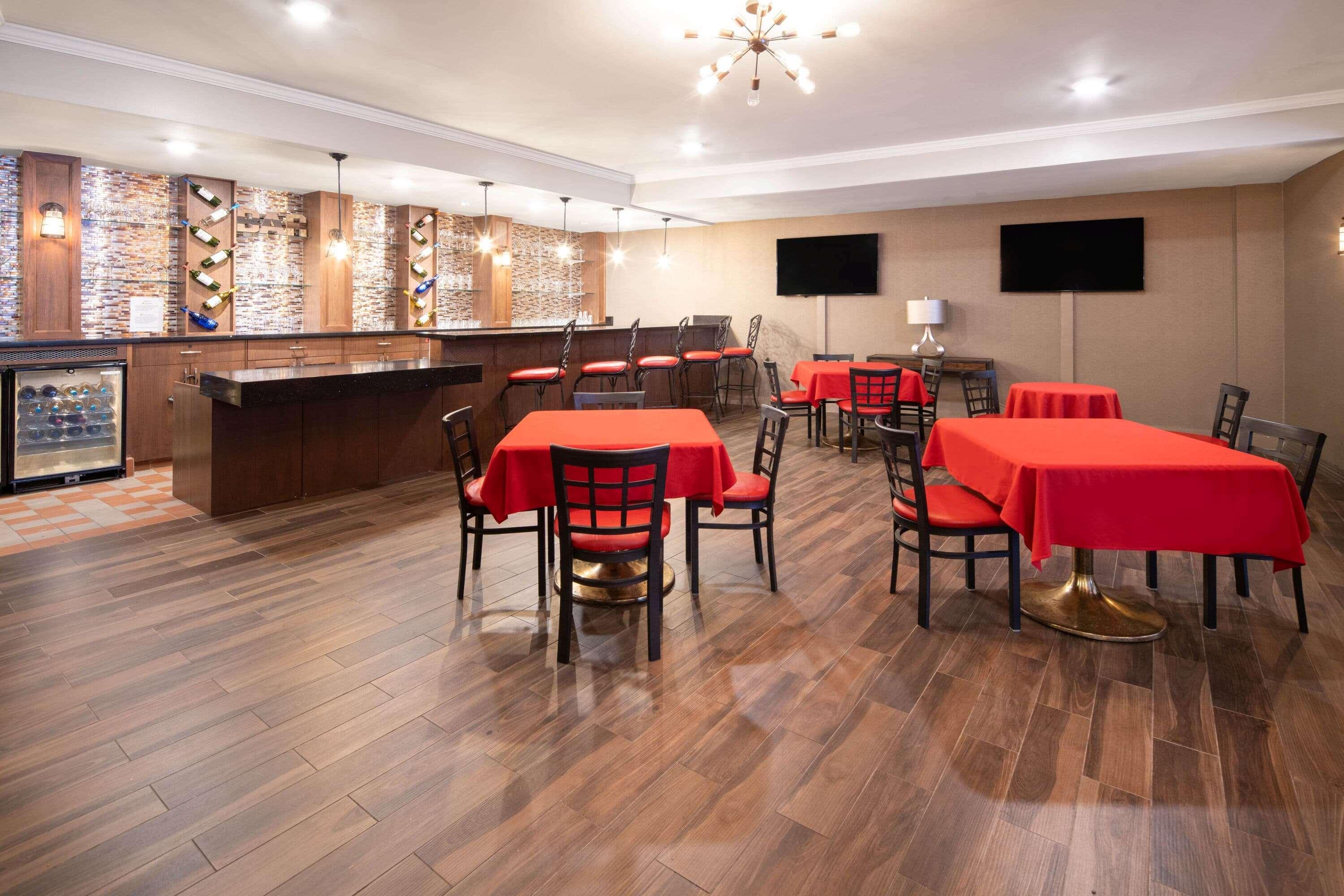 Hotel Ramada By Wyndham Burbank Airport Extérieur photo
