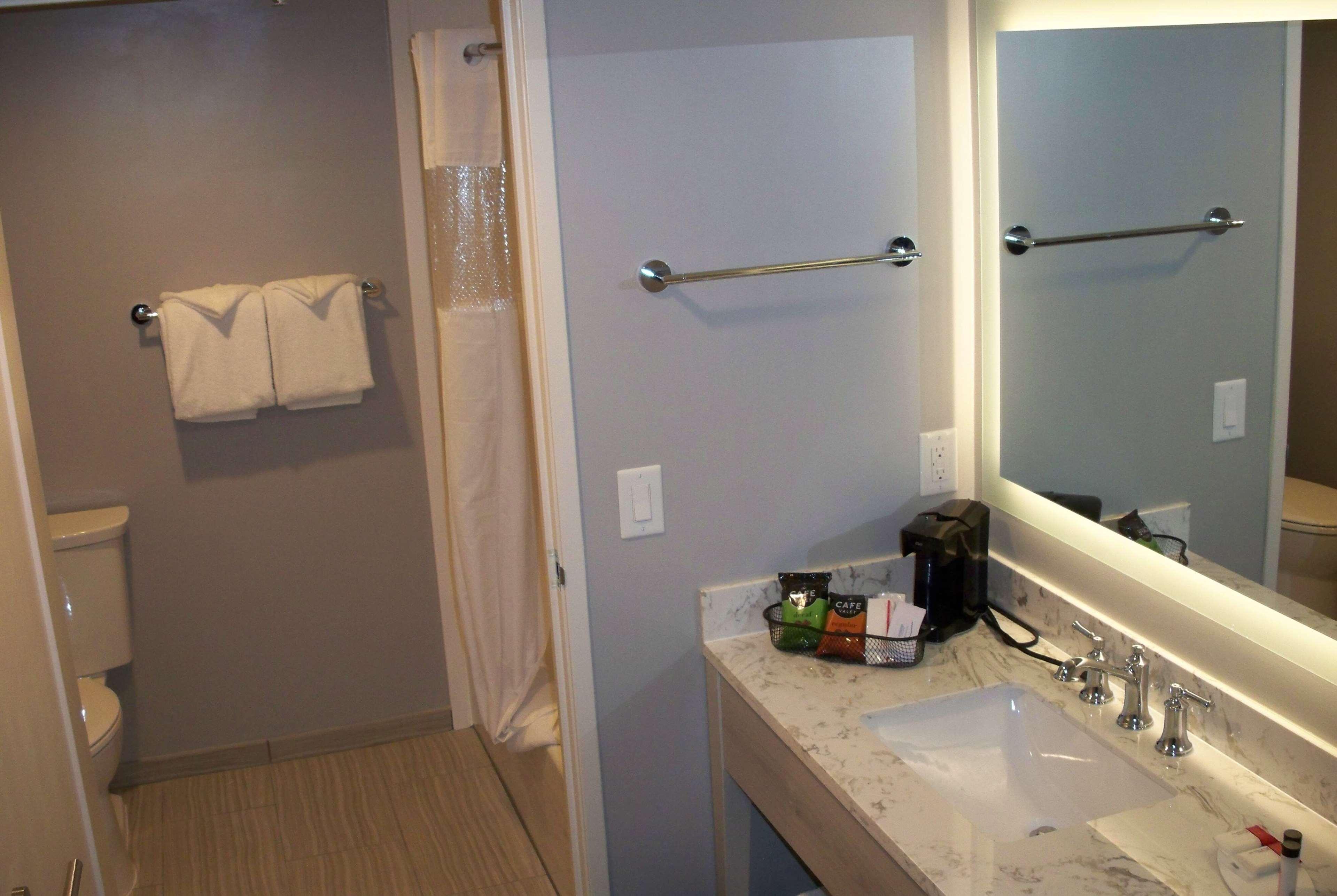 Hotel Ramada By Wyndham Burbank Airport Extérieur photo