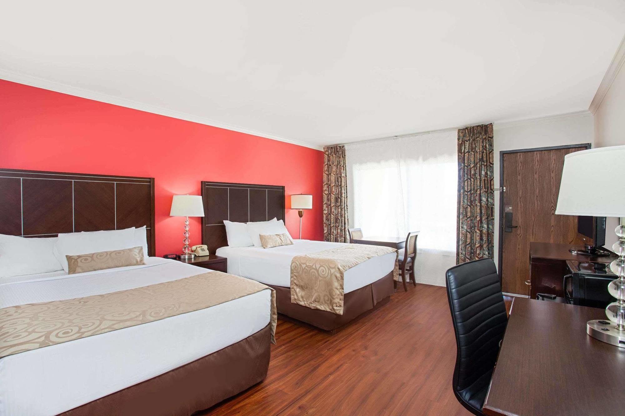Hotel Ramada By Wyndham Burbank Airport Extérieur photo