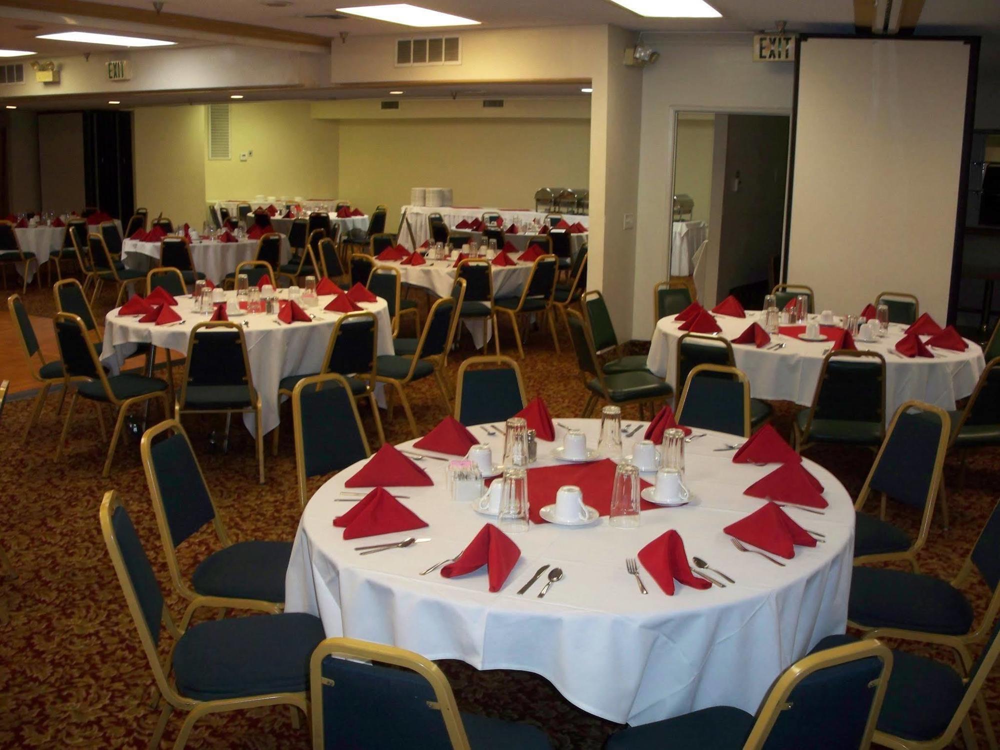 Hotel Ramada By Wyndham Burbank Airport Extérieur photo