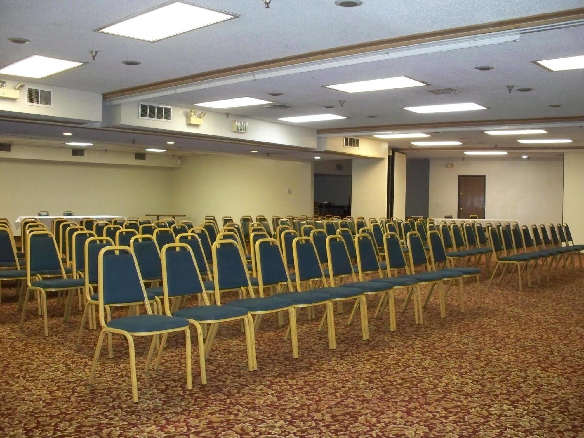 Hotel Ramada By Wyndham Burbank Airport Extérieur photo