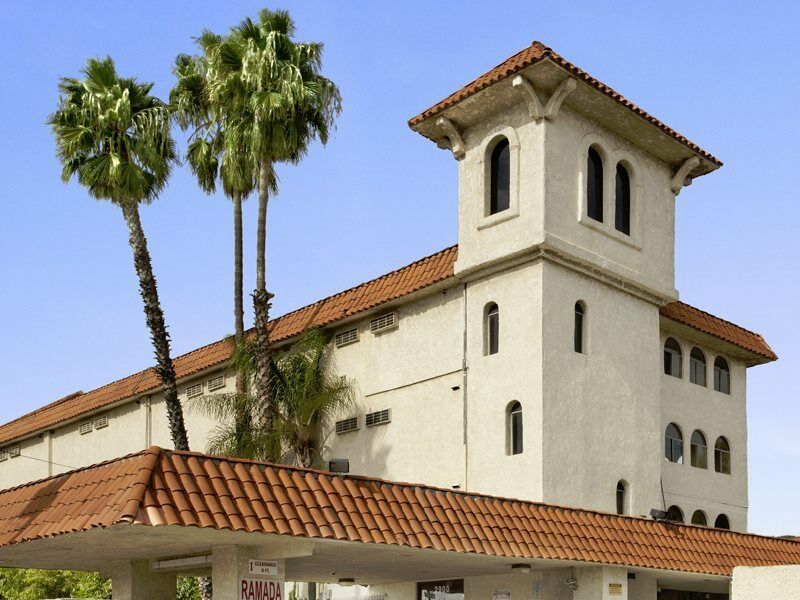 Hotel Ramada By Wyndham Burbank Airport Extérieur photo