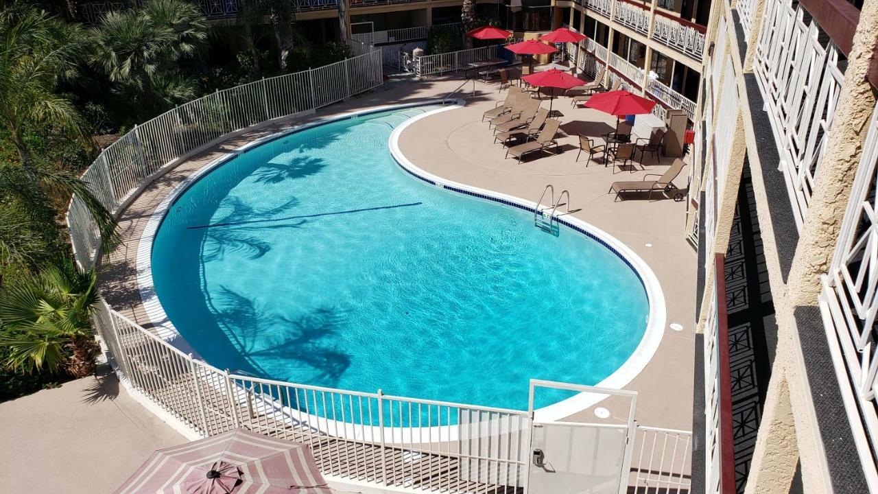 Hotel Ramada By Wyndham Burbank Airport Extérieur photo