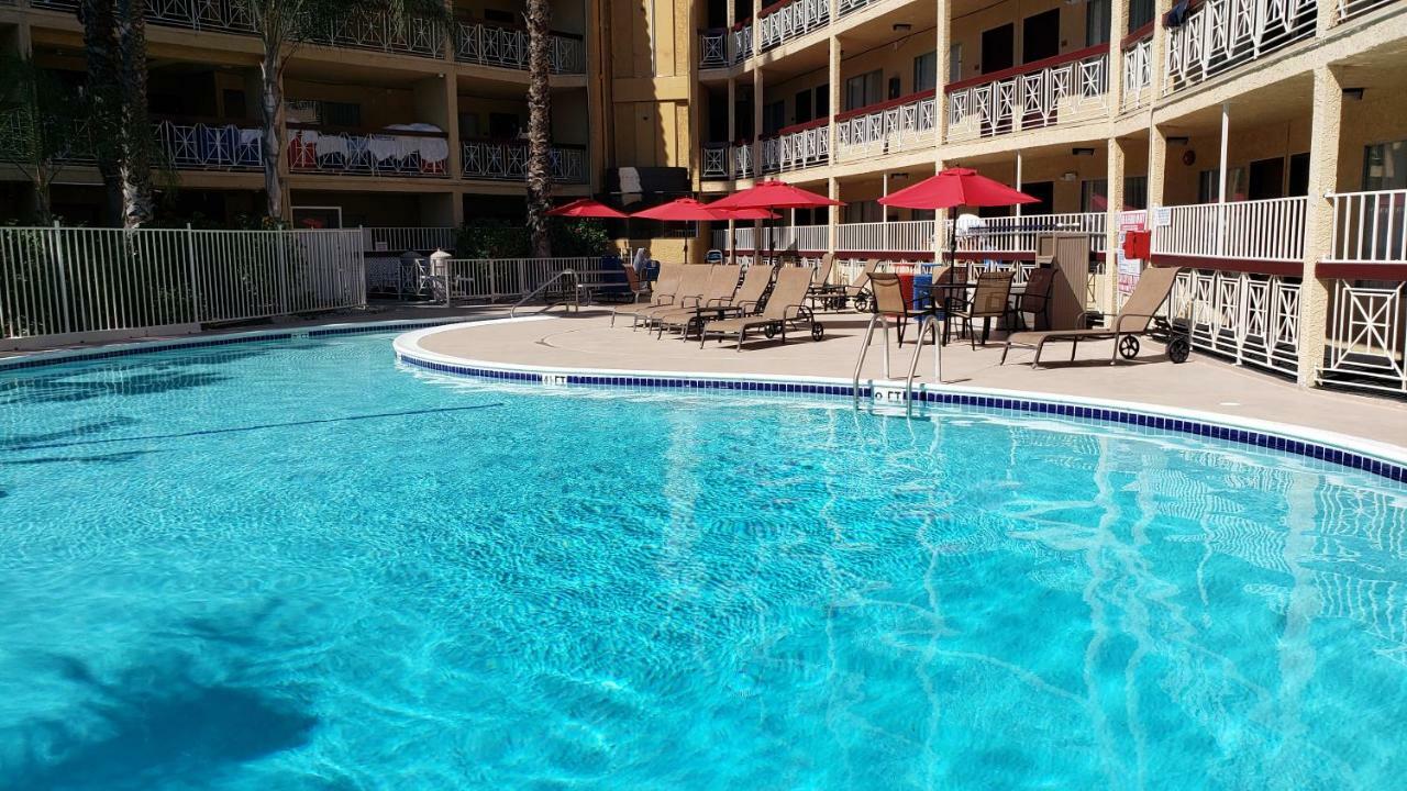 Hotel Ramada By Wyndham Burbank Airport Extérieur photo